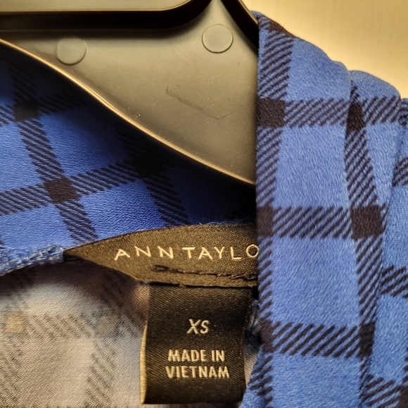 Ann Taylor Women's Blue Sleeveless Blouse - Size XS - Picture 3 of 4